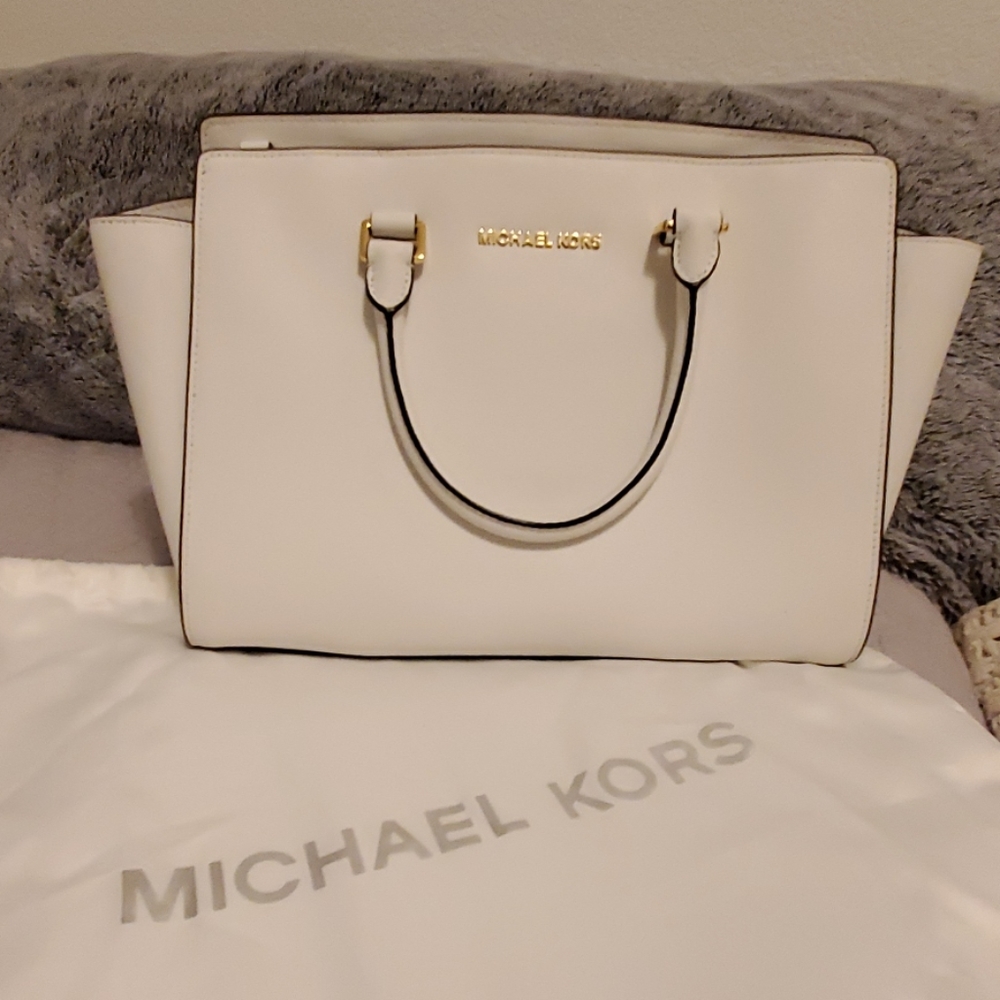 Michal kors hand bag